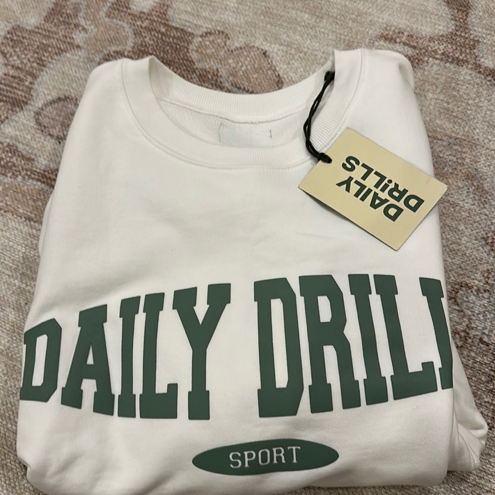 Daily Drills Oversized XS/S NWT Sweatshirt